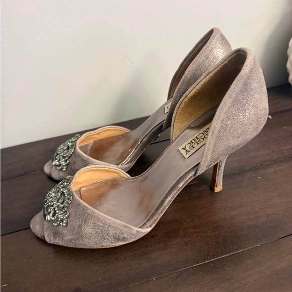 Badgley Mischka Taupe Suede Jeweled D’Orsay Heels – Size 8M